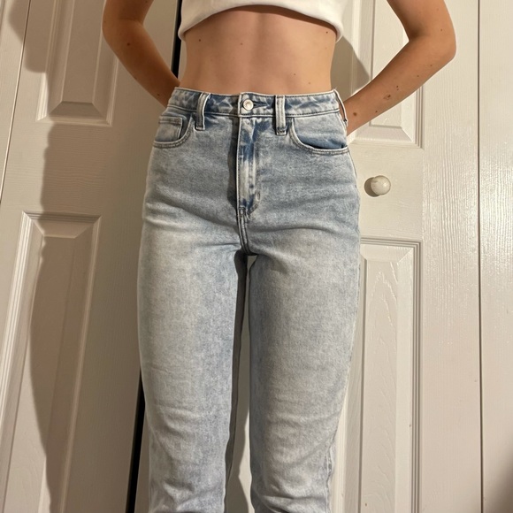 Hollister Light Wash Mom Jeans 